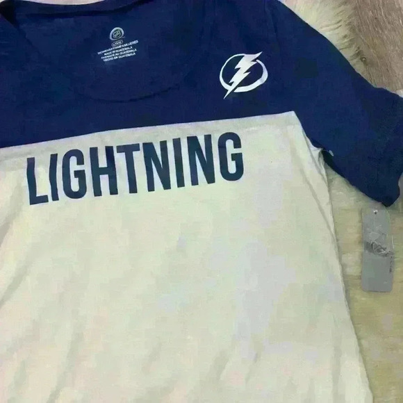 NWT NHL Tampa lightning white and blue t-shirt sz L - Picture 3 of 5